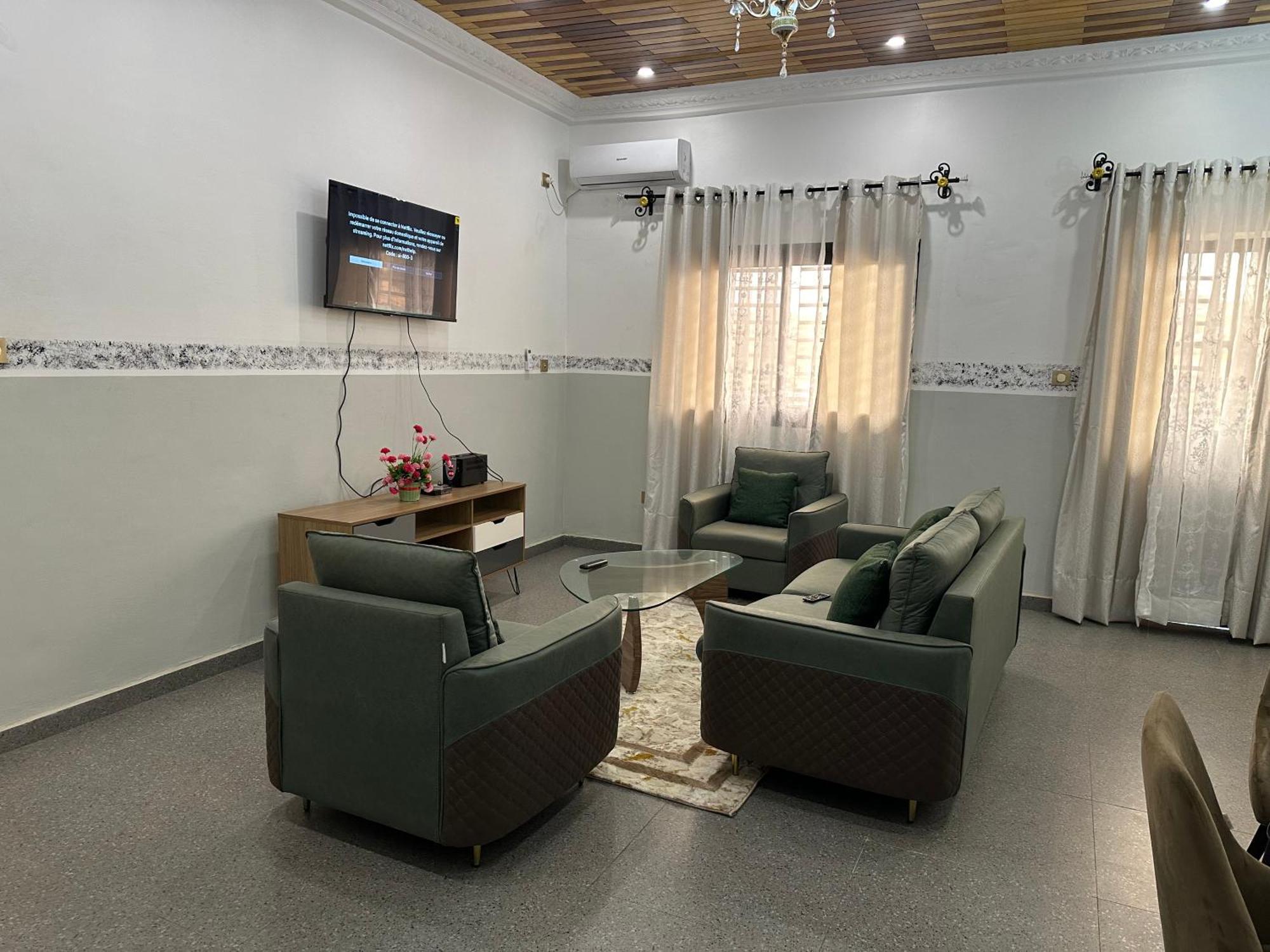 Residence Timo Yaoundé Екстериор снимка